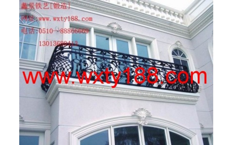 The balcony guardrail