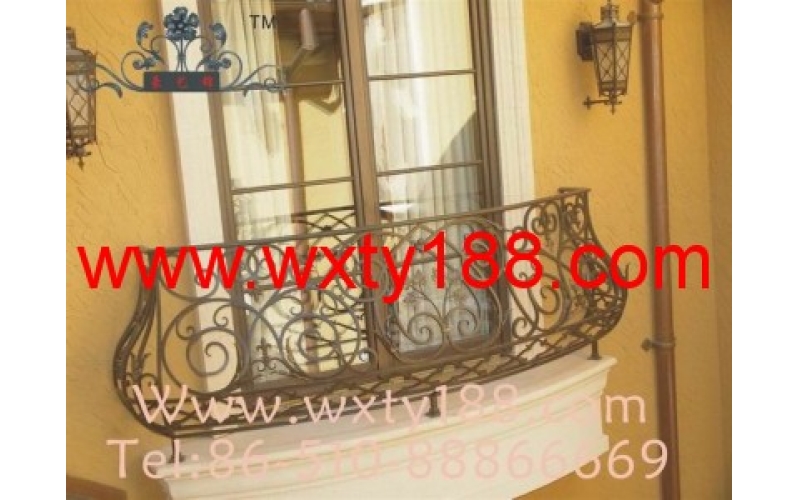 The balcony guardrail