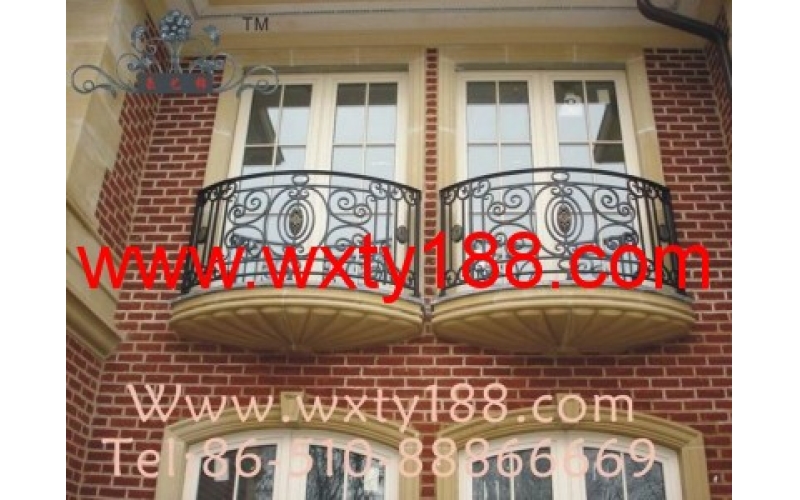 The balcony guardrail